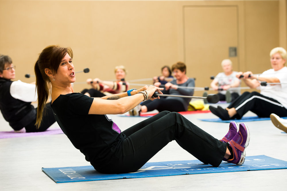 Sportgruppe – bauchtraining situps blaue matten – meinsportnetz.nrw